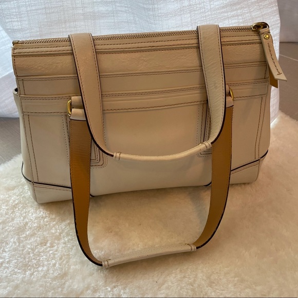 COACH HAMPTON IVORY/ OFF WHITE LEATHER HANDBAG WITH GOLD ACCENT HARDWARE - Picture 5 of 14